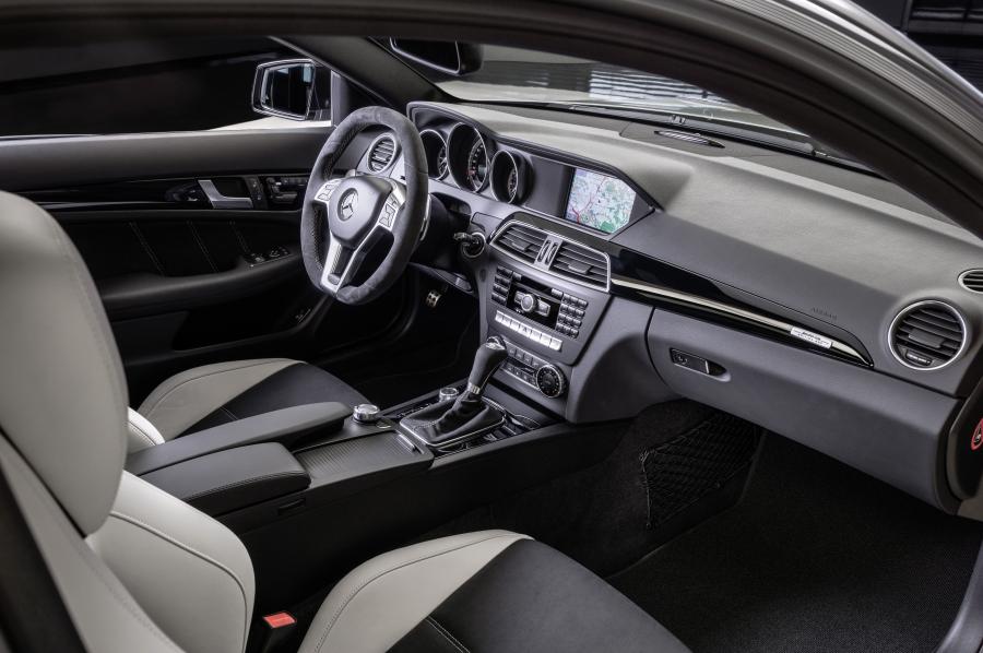  Mercedes-Benz C63 AMG Coupe Edition 507 2013 года  (фото 7 из 20)